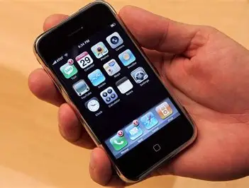 Did Apple Really Mess Up the iPhone 4?